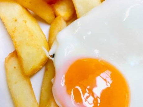 Frietjes met ei